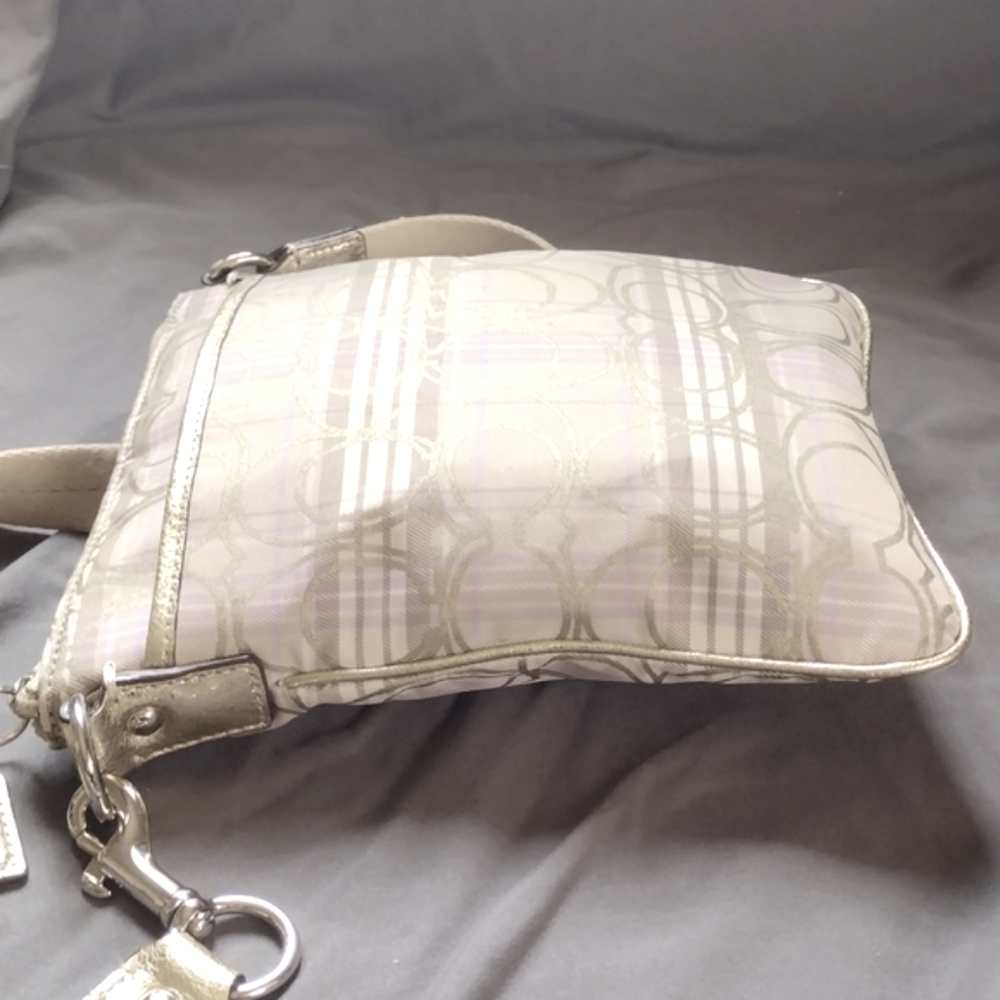 π©Ά Coach Poppy Lilac Purple Metallic Gold Tartan Plaid Signature Swingpack - Picture 4 of 9